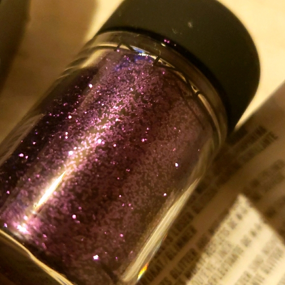 ๐๐๐งโโ๏ธFUSCHIA MAC Cosmetics  DISCONTINUED Glitter NWT - Picture 8 of 8